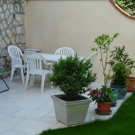 Aux Minimes - Au Jardin Des Alouettes Apartament