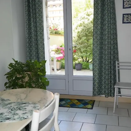 Aux Minimes - Au Jardin Des Alouettes