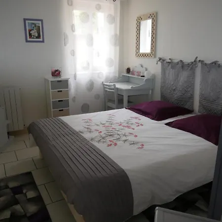 Aux Minimes - Au Jardin Des Alouettes