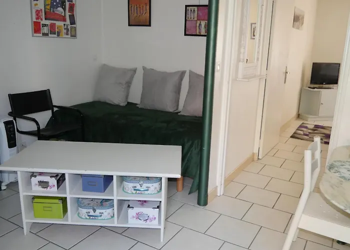 Aux Minimes - Au Jardin Des Alouettes * 툴루즈